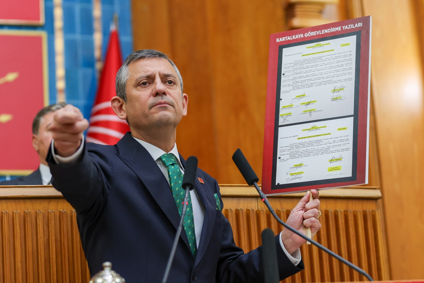 Özgür Özel'den 23 Mart mesajı: Bu seçim erken seçimin öncü adımıdır