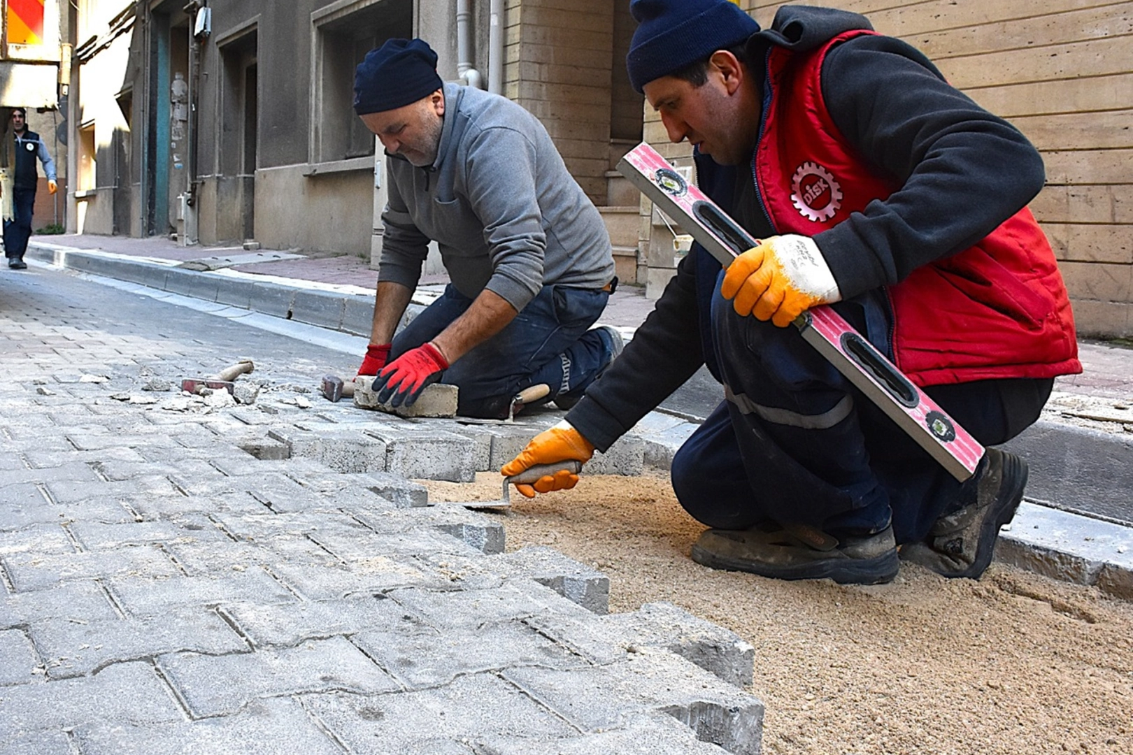 Bursa Gemlik'te yol çalışmaları hız kesmiyor