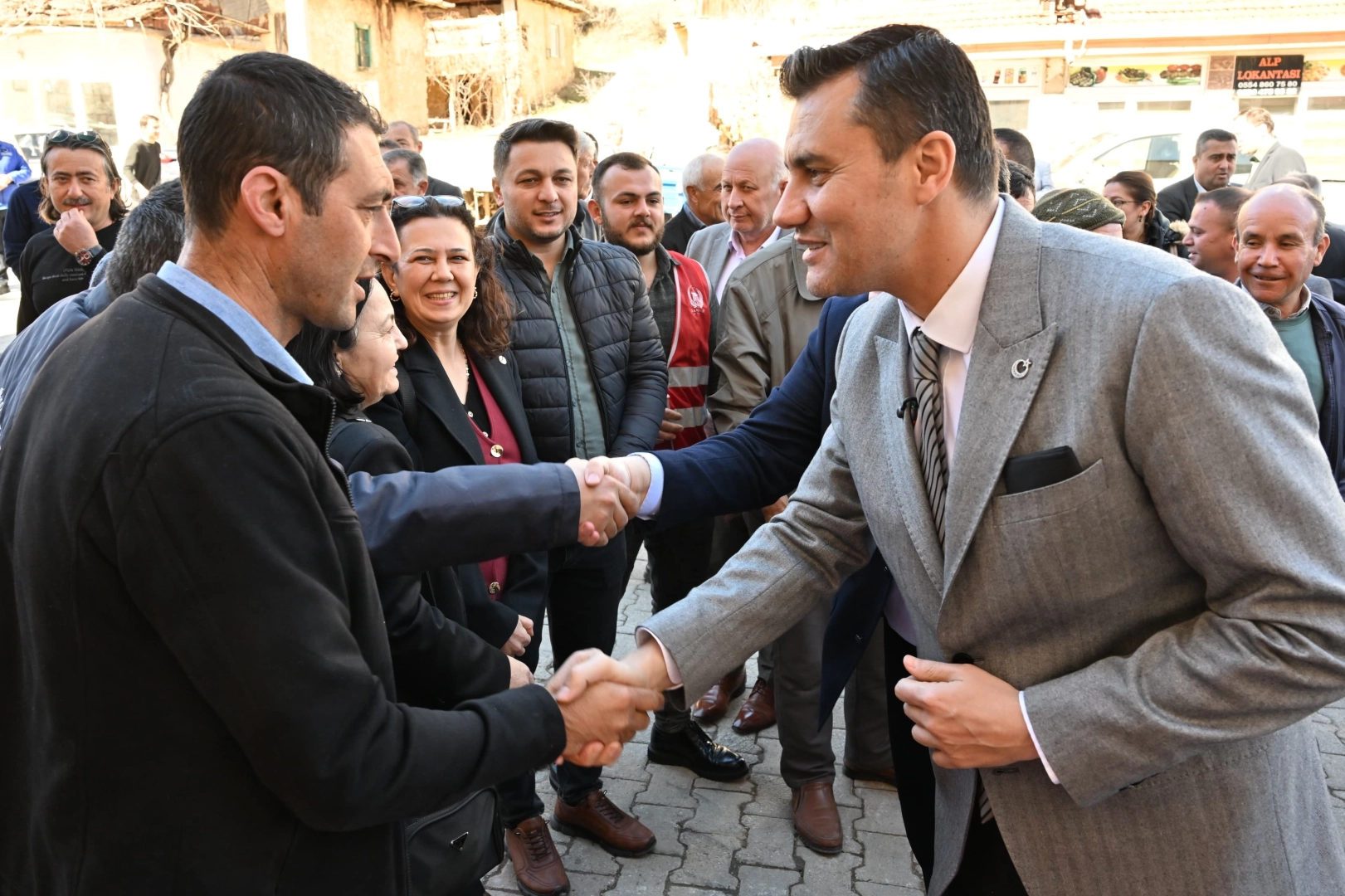 Başkan Zeyrek Manisa'da halkla buluştu