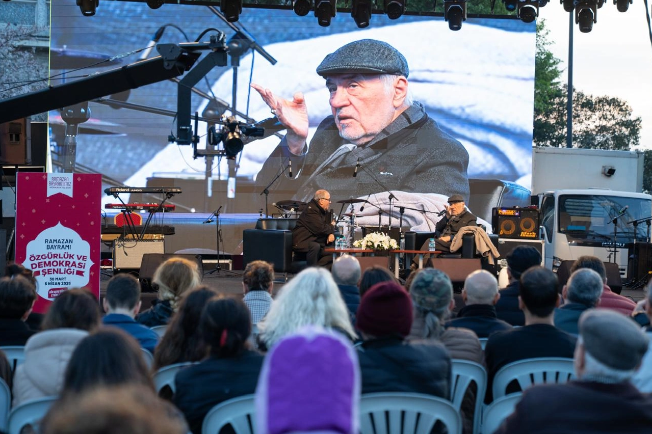 Sarçahane'de İlber Ortaylı ile bayram söyleşisi