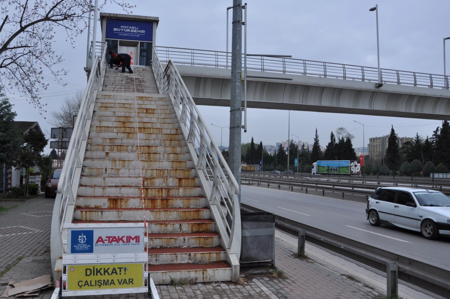 Kocaeli A Takımı üst geçitlere el attı