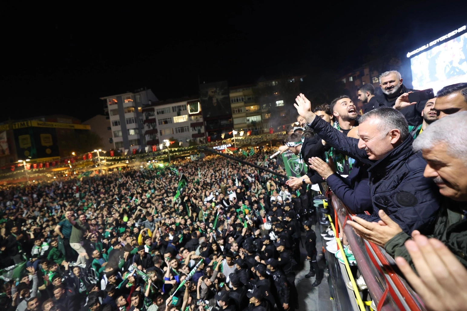İzmit Kent Meydanı’nda tarihi kutlama