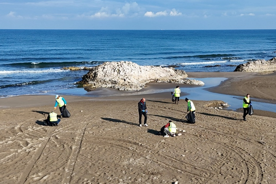 Kocaeli'de yılın üçüncü dönem deniz çöpü izleme faaliyeti