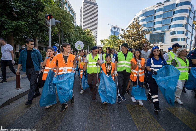 İzmir Büyükşehir Belediye Başkanı