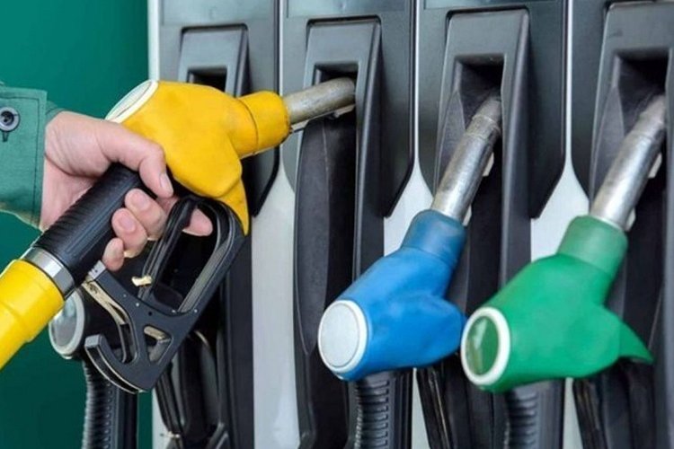 Brent petrol fiyatlarındaki değişiklik ve dövizdeki yükselişle birlikte vatandaşlar benzin