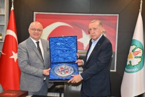 Cumhurbaşkanı Recep Tayyip Erdoğan, Manisa Büyükşehir Belediyesini ziyaret etti. Büyükşehir