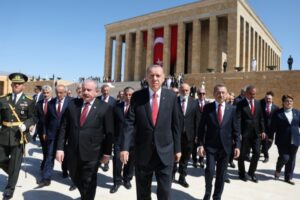 Devlet erkanından Anıtkabir ve Devlet Mezarlığı’na ziyaret