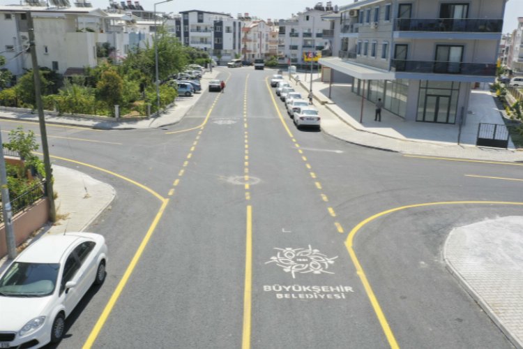 Kent genelindeki yol yapım çalışmalarıyla güvenli ve konforlu yollar oluşturan