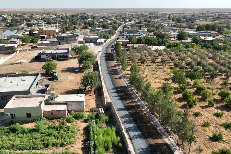 Şanlıurfa Büyükşehir Belediye Başkanı Zeynel Abidin Beyazgül Viranşehir’de sürdürülen yol