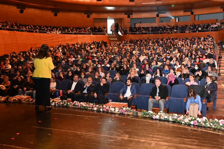 Bursa Büyükşehir Belediyesi’nin eğitimcilere özel düzenlendiği Eğitimde Yeni Yaklaşımlar Konferansı,