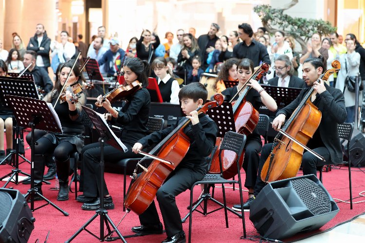 Sanatla büyüyen nesillerin yetişmesi ve müziğe ilgi duyan çocuklara destek