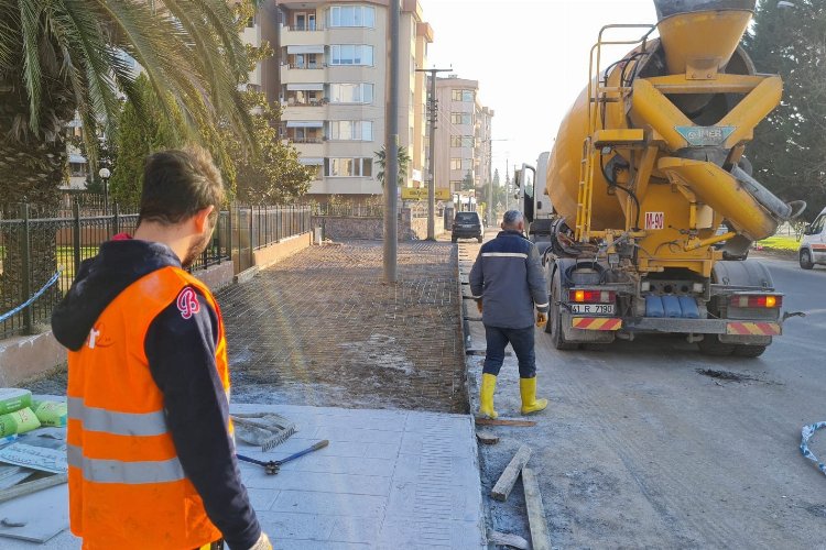 Kocaeli’de İzmit Belediyesi Fen İşleri Müdürlüğü ekipleri, Cumhuriyet Mahallesi Sahilyolu