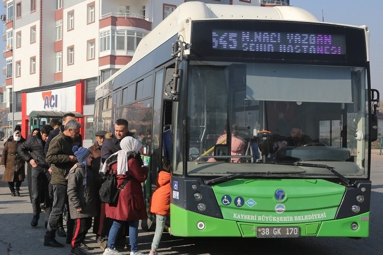 Kayseri Büyükşehir Belediyesi, şehir içi ulaşımda öğrencilere abonman kartı ücretini