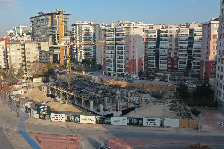 Konya Büyükşehir Belediyesi’nin Şefik Can Caddesi üzerinde yapımını sürdürdüğü Yenişehir