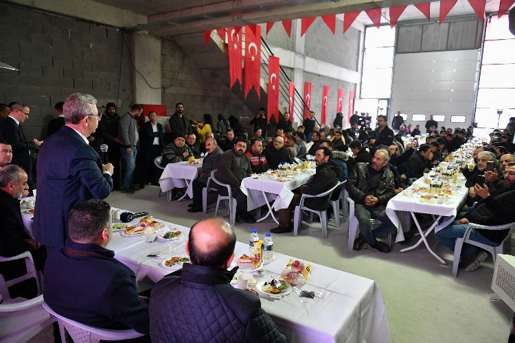 Ankara Büyükşehir Belediye Başkanı Mansur Yavaş, Başkent esnafıyla bir araya