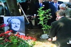 Türk edebiyatının mavi gözlü devi Nâzım Hikmet, Beylikdüzü’nde anıldı. İSTANBUL