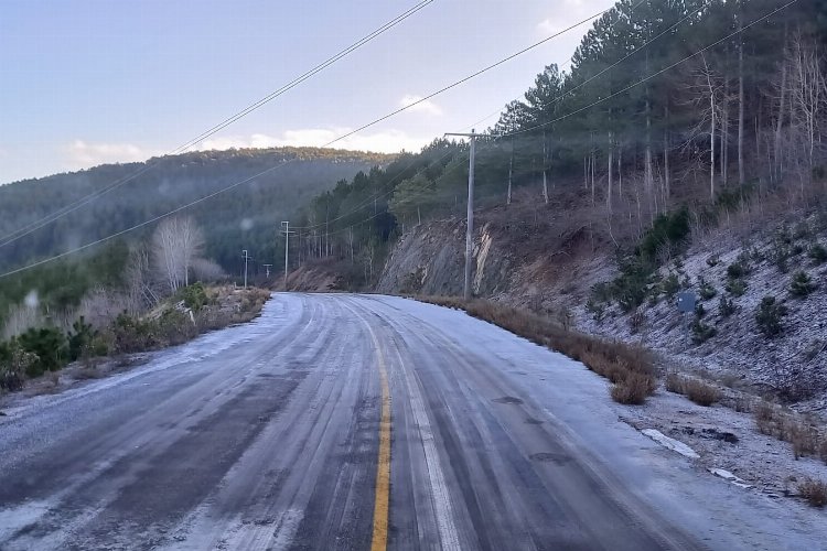 Muğla Büyükşehir Belediyesi,hava sıcaklıklarının düşmesi nedeniyle araç sürücülerini yollarda meydana