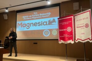 Ankara Anıttepe Rotaract Kulübü tarafından düzenlenen organizasyon ile ödül Doç.Dr.