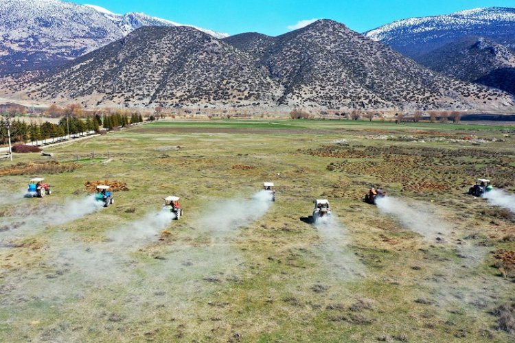 Denizli genelinde sürdürdüğü kırsal yatırım hizmetlerini artırarak devam eden Denizli