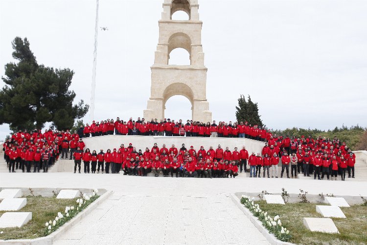 Çanakkale İlk Şehitler Anıtı’nda nöbet tutan ilk camia olan AKUT,