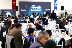 Aliağa Belediyesi’nin geleneksel hale getirdiği toplu iftar programları bu yıl