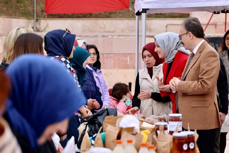 Bilecik Valiliği Sosyal Yardımlaşma ve Dayanışma Vakfı’nın öncülüğünde düzenlenen depremzede