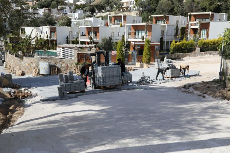 Muğla’da Bodrum Belediyesi, ilçe genelinde sürdürdüğü asfalt ve sathi kaplama