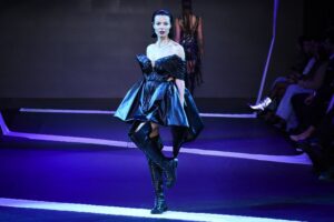 İzmir Fashion Week’te 3 günde 12 firmanın defilesinde 30’un üzerinde