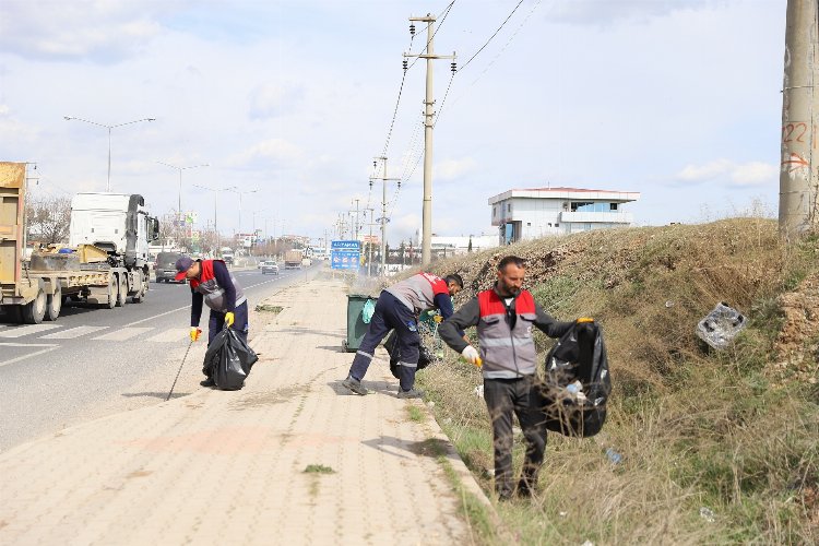 Depremin yaralarını sarmak için seferber olan Ordu Büyükşehir Belediyesi, bölgedeki