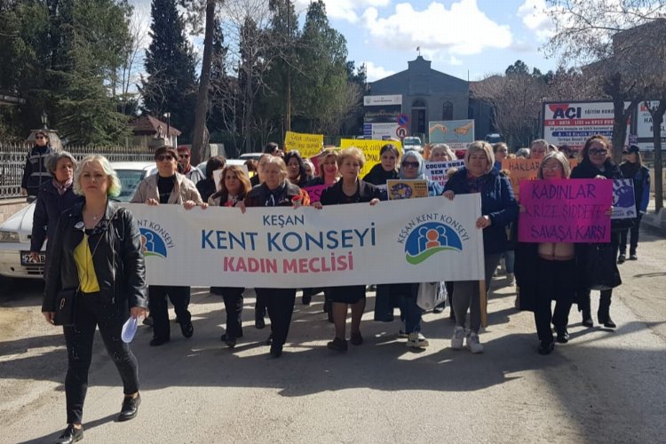 Edirne’de Keşan Kent Konseyi Kadın Meclisi Kadınlar Günü’nde taleplerini ileterek,