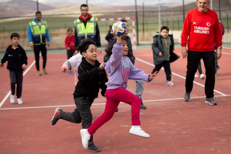 THF ile Türk Kızılay arasında yapılan protokol kapsamında hentbol ailesinden