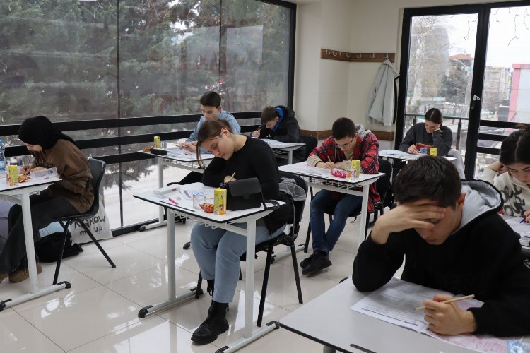 İzmit Belediyesi Çınar Akademi’de kurum kabul sınavı 11-12 Mart tarihlerinde