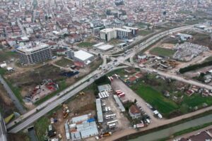 Kocaeli Büyükşehir Belediyesi, Yeşilova Solaklar Köprülü Kavşak Projesi kapsamında çalışmalara