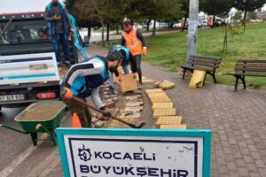 Kocaeli Büyükşehir Belediyesi bünyesindeki Yol Bakım Timi, Kocaeli Üniversitesi otobüs