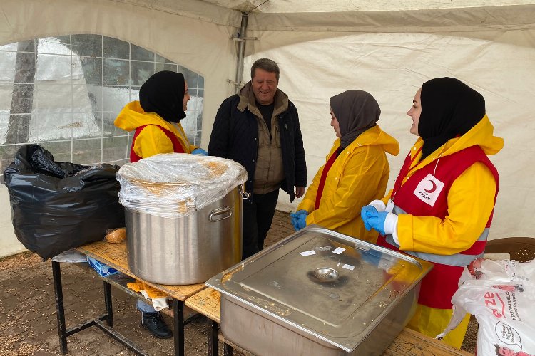 Manisa Büyükşehir Belediyesi Genel Sekreter Yardımcısı Ergün Aksoy, Kahramanmaraş’ta afetzedelerin