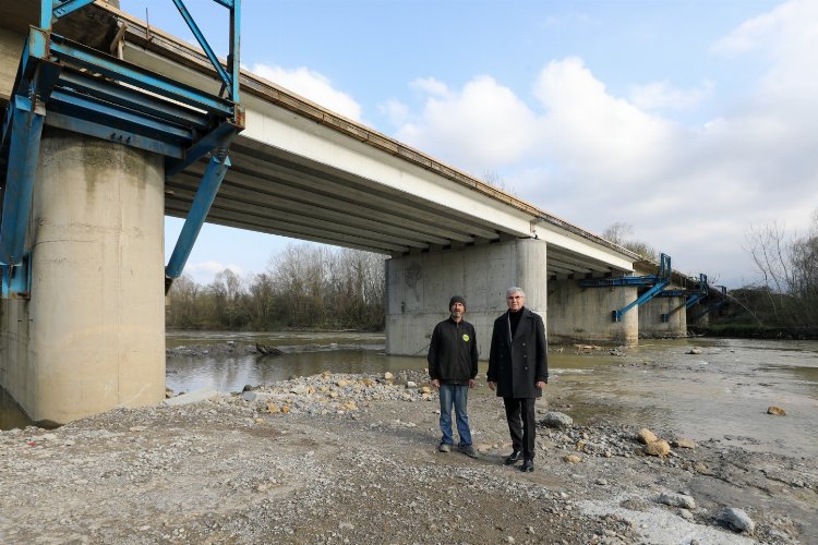 Sakarya Büyükşehir Belediye Başkanı Ekrem Yüce, ArifiyeMollaköy’de Sakarya Nehri üzeri