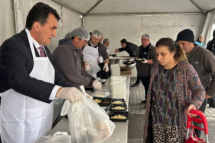 Osmangazi Belediyesi, Bursa ve deprem bölgesindefarklı noktalarda kurduğu iftar sofralarıyla