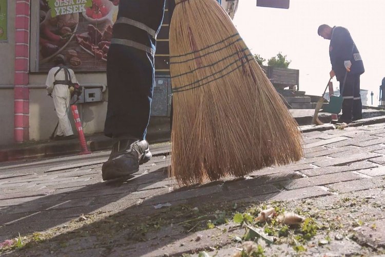 Bursa’nın Gürsu ilçesinde yerel belediye bayram öncesi ilçeyi dip bucak