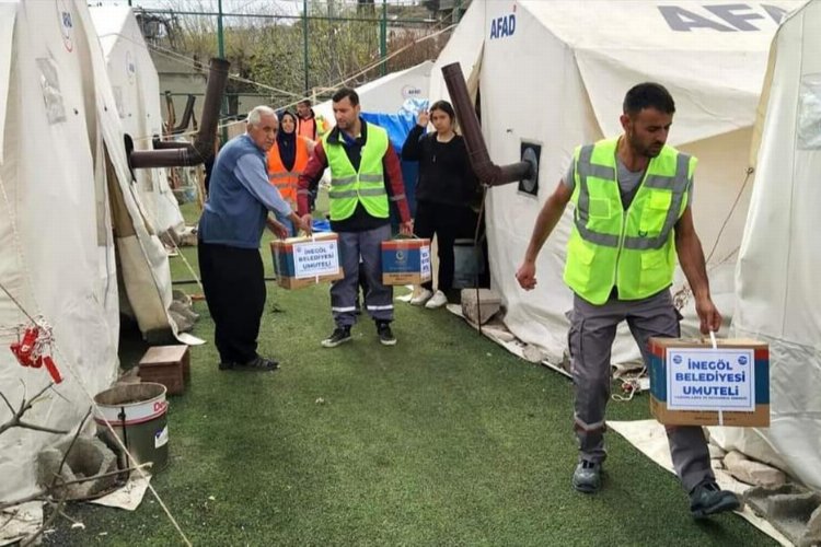 Bursa’da İnegöl Belediyesi tarafından başlatılan “Bir koli de benden” olsun