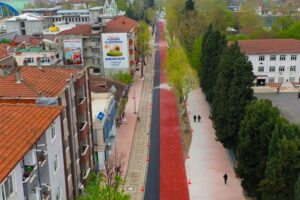 Sakarya Büyükşehir Belediyesi’nin Çark Caddesi’nde başlattığı ve son rötuşların yapıldığı