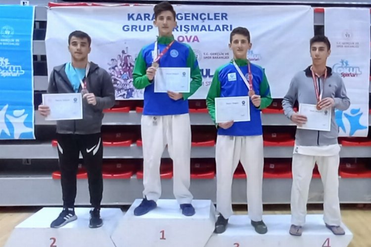 Çayırova Belediyesi karate takımı Yalova’da yapılan okul sporları şampiyonasında 3