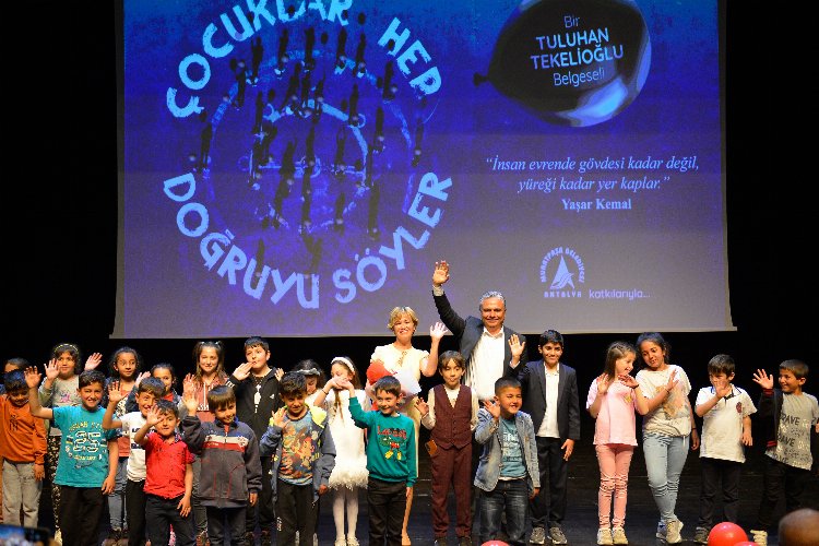 Belgeselci, yazar ve sunucu Tuluhan Tekelioğlu’nun “Çocuklar Hep Doğruyu Söyler”