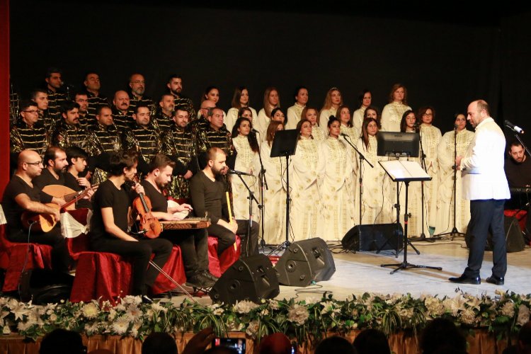 Depremin ilk gününden bu yana afet bölgesine yardım elini uzatan