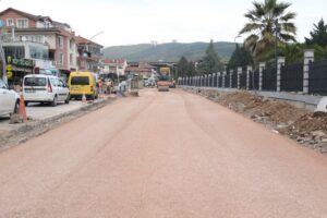 Kocaeli Büyükşehir Belediyesi tarafından Derince Millet Bahçesinin çevresine baskı beton