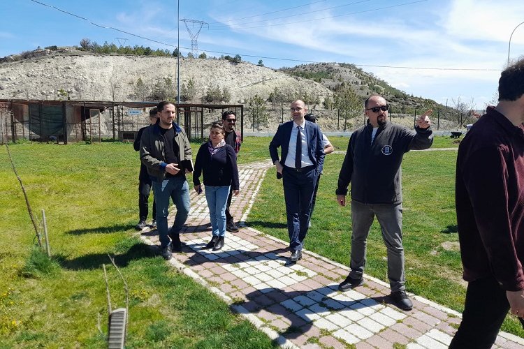 Eskişehir Büyükşehir Belediyesi Veteriner İşleri Müdürlüğü yetkilileri, Türkiye’de örnek olarak