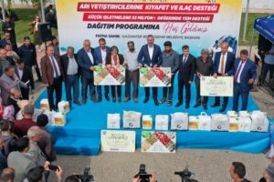 Gaziantep Büyükşehir Belediyesi tarafından arı yetiştiricilerine arı koruyucu ilaç ve