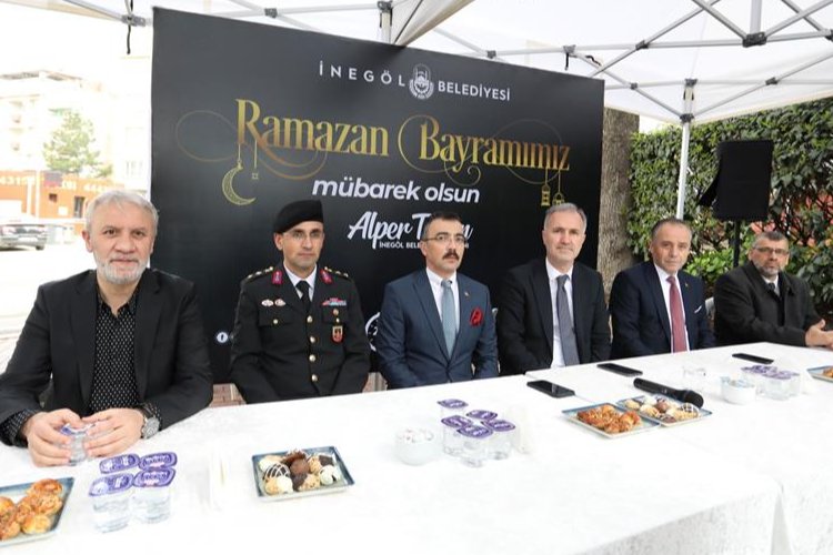 İnegöl protokolü, Ramazan Bayramı dolayısıyla bugün bayramlaşma töreninde bir araya