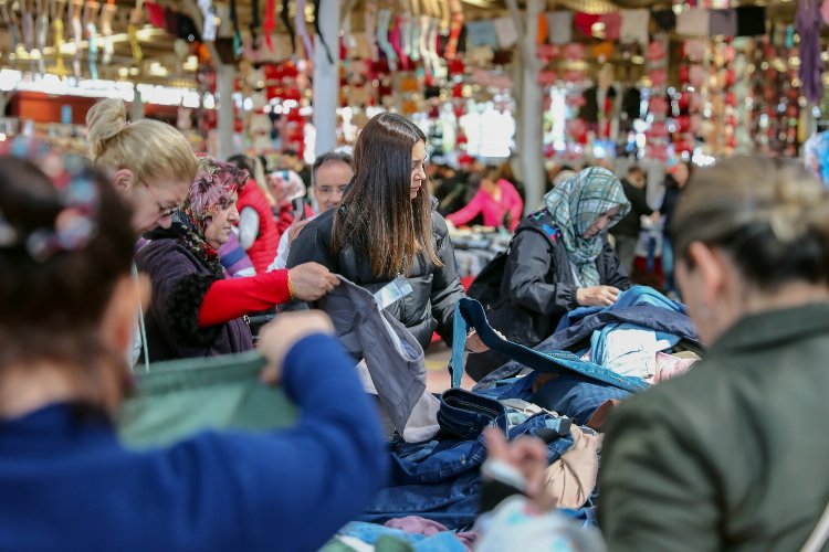 İzmir’de Aliağa Belediyesi ile İzmir Pazarcılar Derneği iş birliğinde kurulan