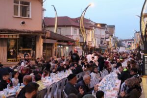 İzmit Belediyesi’nin her sene düzenlendiği ve geleneksel hale gelen halk