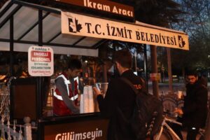 İzmit Belediyesi Sosyal Destek Hizmetleri Müdürlüğü tarafından kentin belli noktalarında